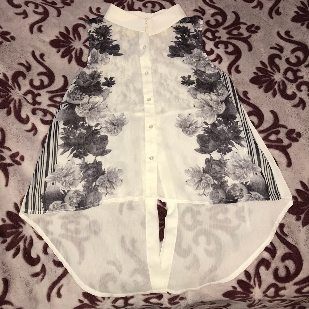 Sleeveless top with collar